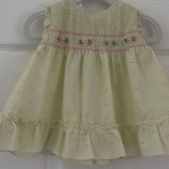 Little Bitty Sundress with Floral Embroidery vintage Size 6/9 months yellow Baby - Picture 4 of 6